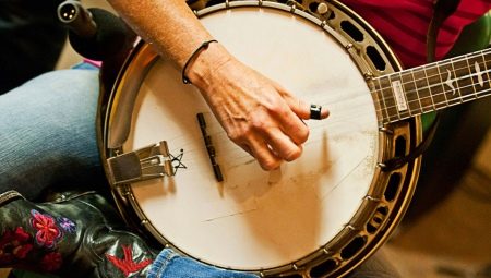 How to play the banjo?