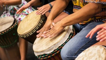 How to play the djembe?