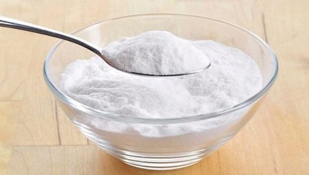 How to whiten teeth with baking soda?