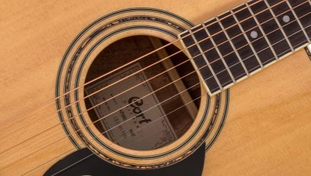 Metal strings for classical guitar