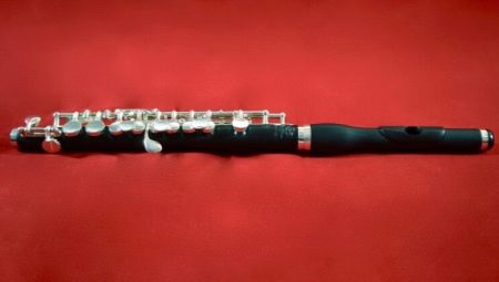 Description of piccolo flutes and their scope