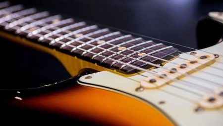 Pourquoi mes cordes de guitare cliquettent-elles et comment résoudre le problème ?