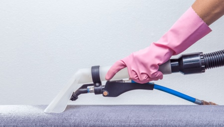 Equipment for dry cleaning of furniture