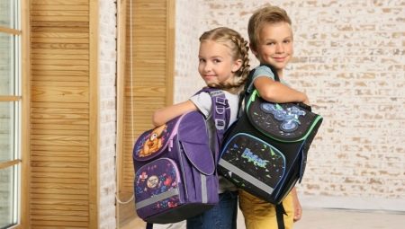 Choosing a backpack for school in grade 4