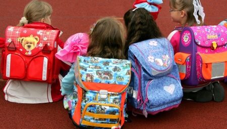 Choosing a school backpack for a girl in grade 1
