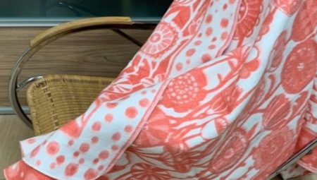 Bike blankets: composition and sizes