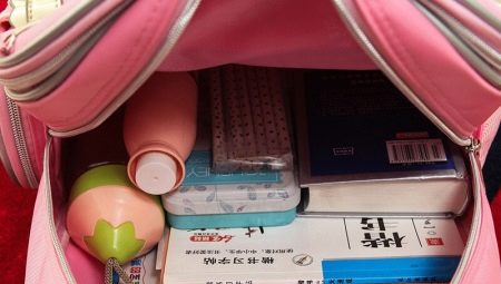 Que devrait avoir une fille dans son sac à dos ?