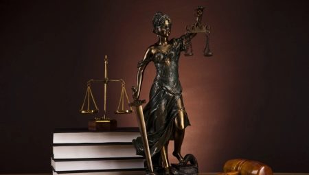 What does the statuette of Themis mean and to whom can it be presented?