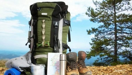 How to properly pack your backpack for a hike?