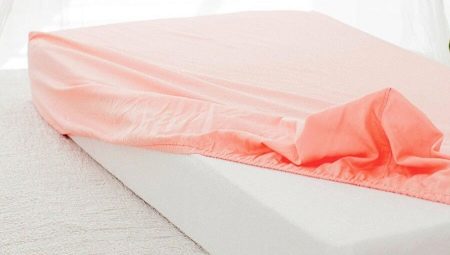 Bed linen with elasticized sheet