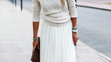 What can I wear with a pleated skirt?