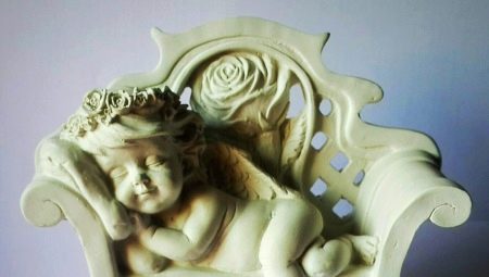 Plaster figurines