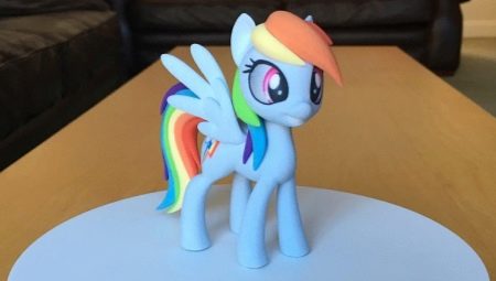 How can you mold a pony from plasticine?