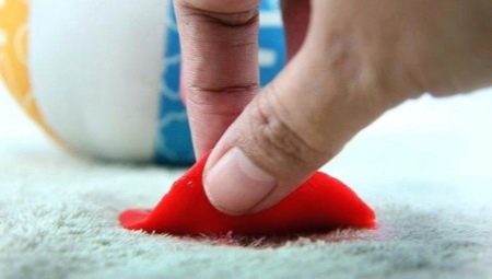 Comment enlever la pâte à modeler d'un tapis?
