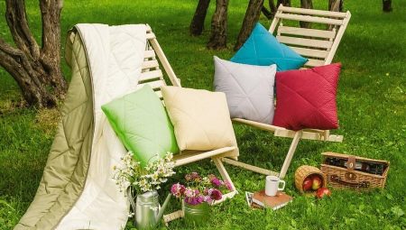 What are throw pillows and how to choose them?