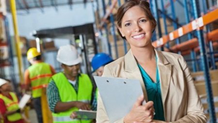Who is a logistician and what does he do?