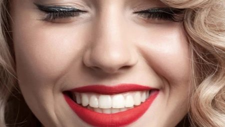 Teeth whitening strips