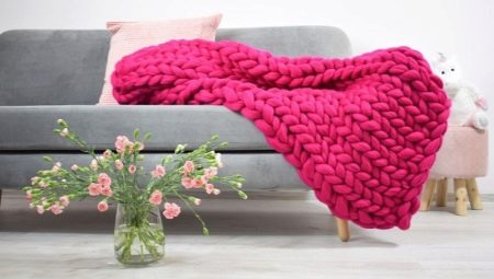 Large knitted blankets