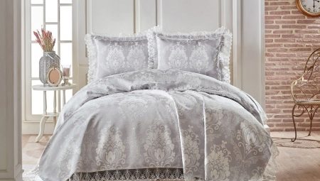 Bedspreads and blankets from Turkey