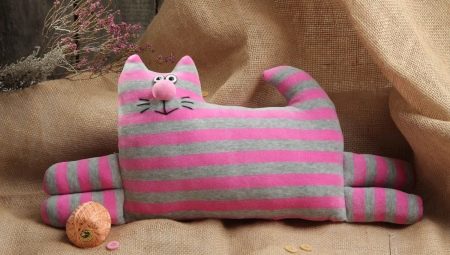 All about cat pillows