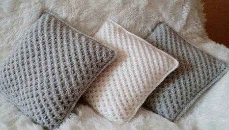 All about knitted pillows