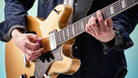 Qu'est-ce qu'une quinte et comment jouent-ils de la guitare ?