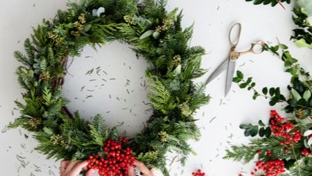 Everything you need to know about Christmas wreaths