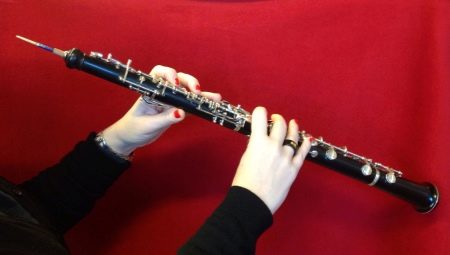 What is an oboe and how is it used?