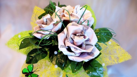 Making a bouquet of money