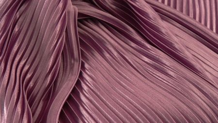 What kind of pleated fabric is and what can be sewn from it?