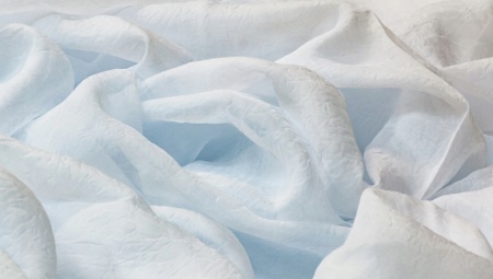 Features of the voile fabric and its use