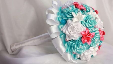 Do-it-yourself bouquets of satin ribbons