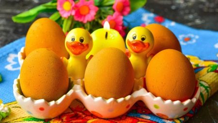 How to dye eggs with turmeric?