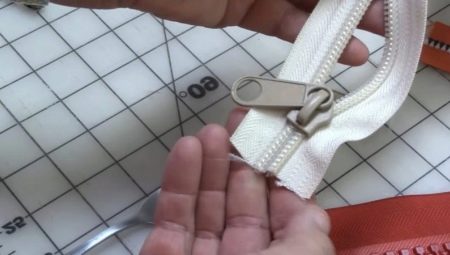 How to insert the zipper with a fork?