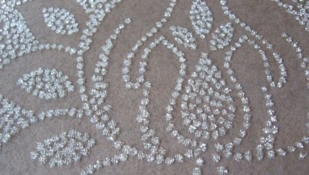 Features of wallpaper with bugles