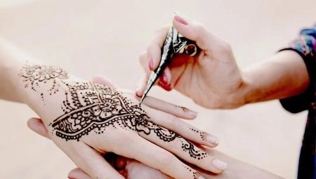 Henna drawings on hand
