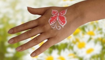 Face painting on hand
