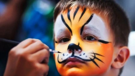 Peinture faciale avec l'image d'animaux