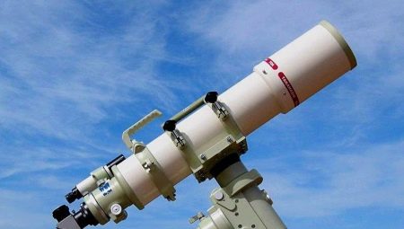 How is a reflector different from a refractor?