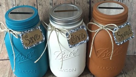 We make piggy banks from cans with our own hands