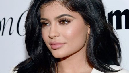 Doing Kylie Jenner's makeup