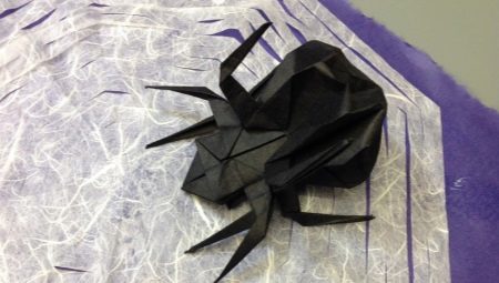 Faire de l'origami en forme d'araignées