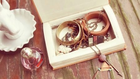 We make original jewelry boxes with our own hands