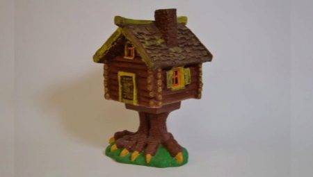 We make a craft in the form of a hut on chicken legs