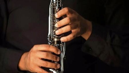 How to play the clarinet?