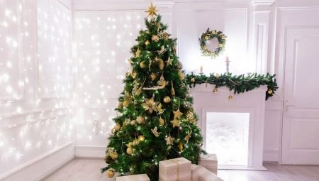 How to dress up an artificial Christmas tree beautifully?