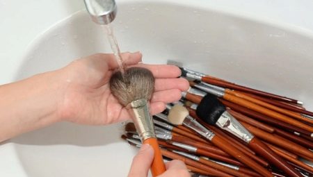 How to wash makeup brushes?
