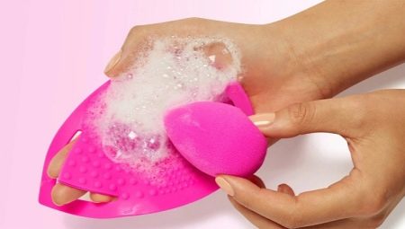 How to wash a foundation sponge?