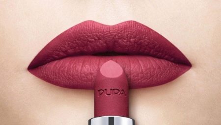 Comment bien peindre les lèvres avec du rouge à lèvres mat ?