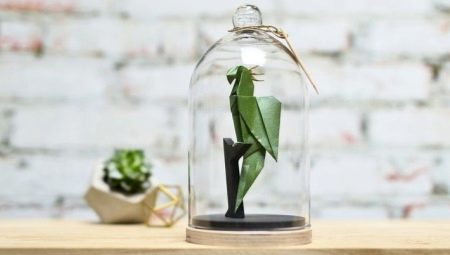 How to make origami in the form of a parrot?